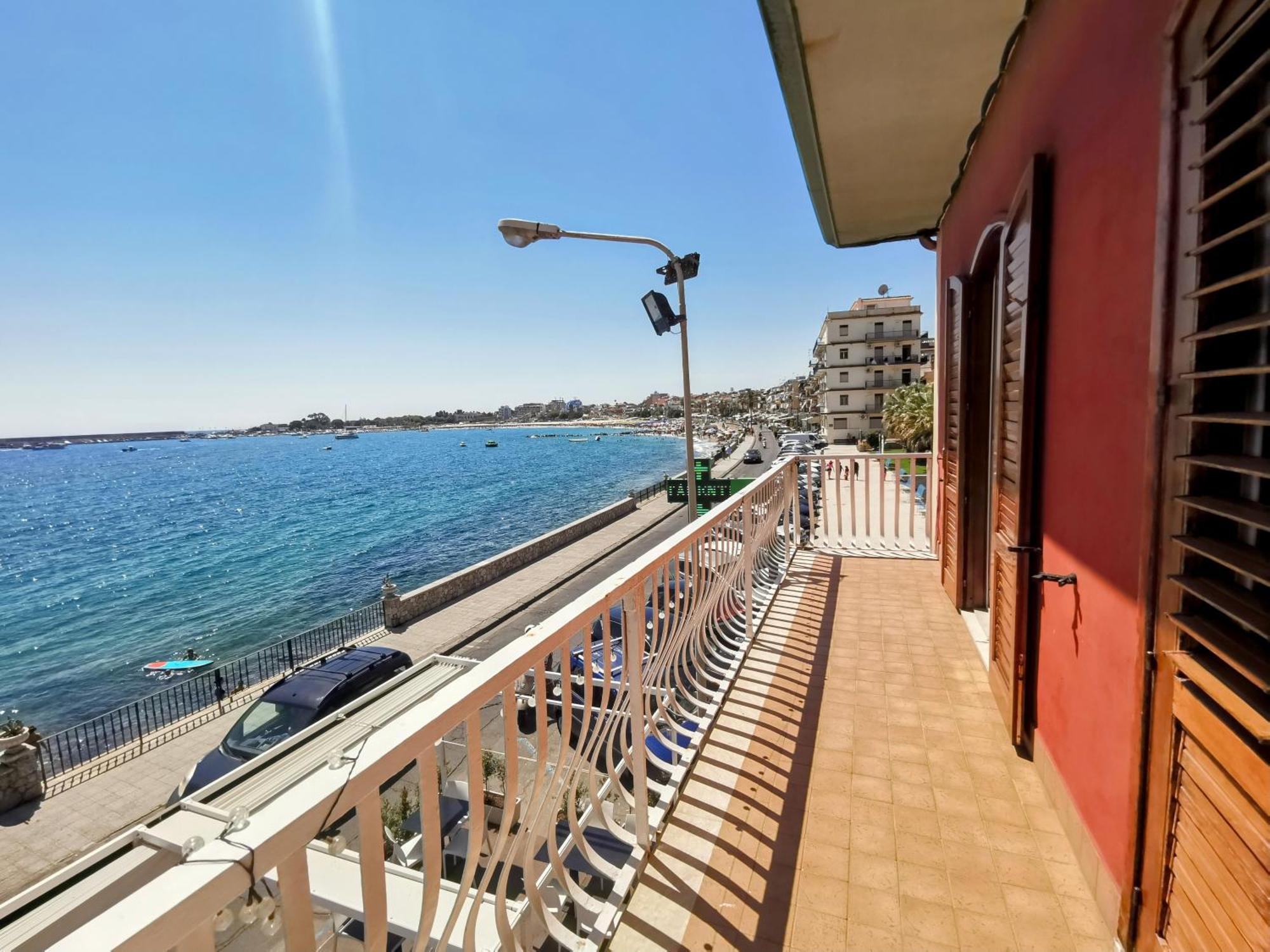 Super Panorama & Astonishing Apartment Seaview Giardini Naxos Bilik gambar